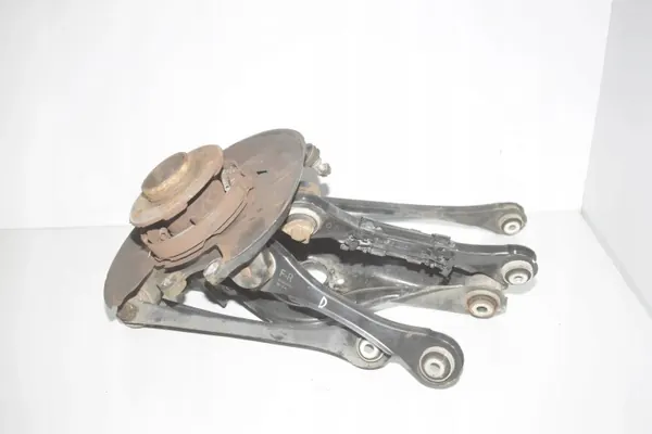 OEM 6792522 Taka-oikea pyörännapa BMW 3 TOURING:lle image 3