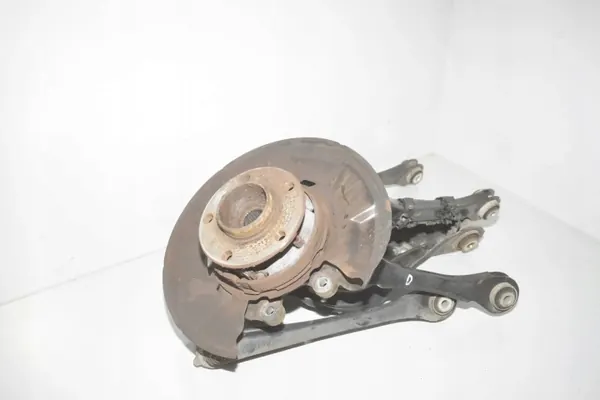 OEM 6792522 Taka-oikea pyörännapa BMW 3 TOURING:lle image 4