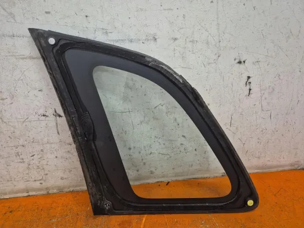 Suzuki Liana Bak Höger Kaross Glas OEM Wrakomania-29352 image 3