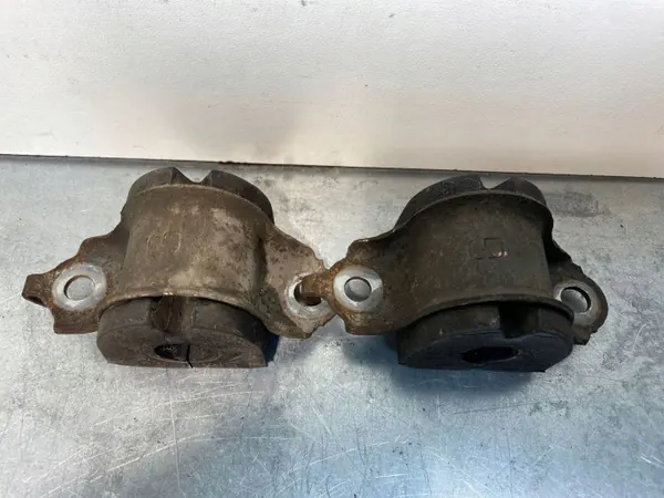FBZ24494 Support de stabilisateur arrière - Subaru OE image 3