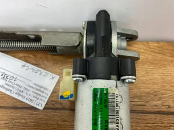 Motor de control de asiento OEM L0372816AA para Dodge Challenger image 8