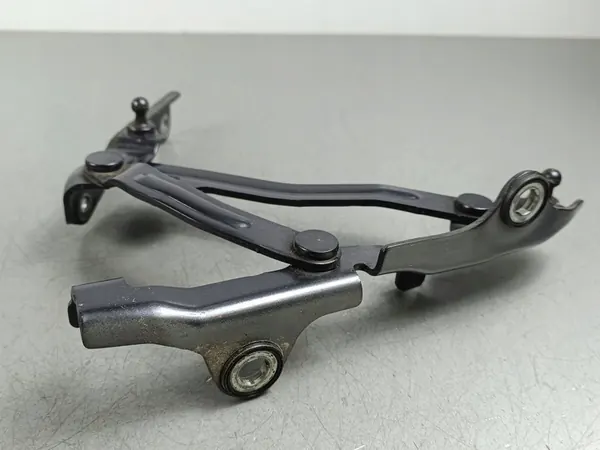 2024 Toyota GR 86 Charnière de coffre image 2