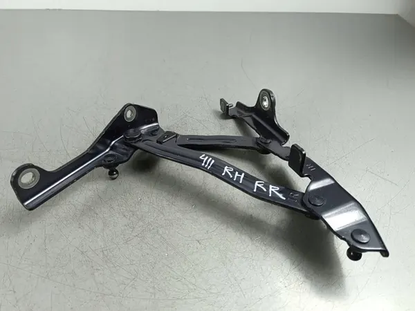 2024 Toyota GR 86 Charnière de coffre image 3