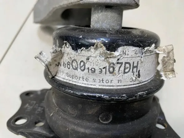 Seat Ibiza III (6L) 2006 Engine Mount Bracket image 4