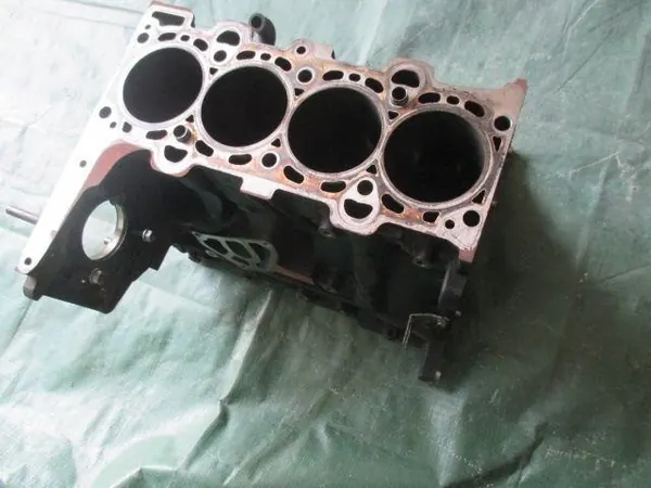 BMW Motorblok OEM 310126173915 Gietijzer 2006 image 3
