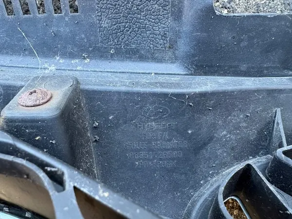 HYUNDAI I30 1.6 CRDI Griglia Anteriore 86351-2R500 image 4