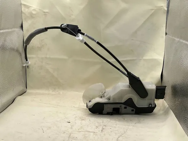 Fram vänster lås Peugeot 208 9688080080 image 2