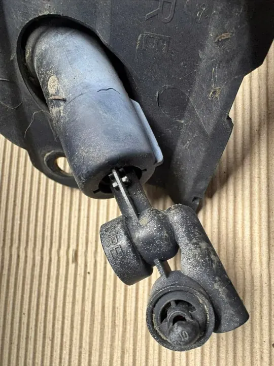 Mercedes SLK R170 ajovalopesuri oikea OEM A1708600247 image 3