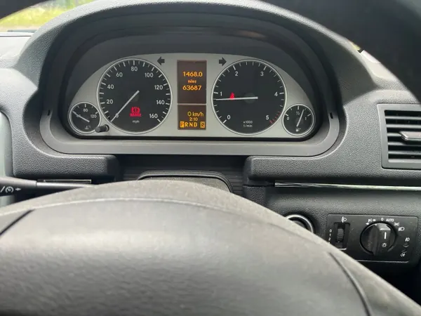 Pompe à huile CVT Mercedes OEM 1693702597 pour W245 image 4