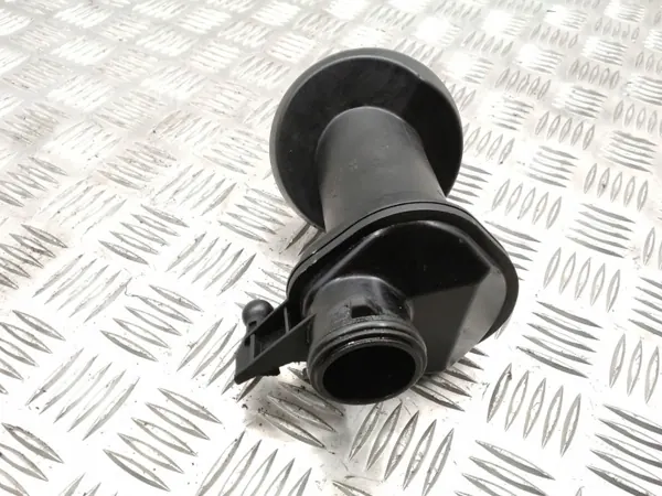 BMW Öljytäyttökorkki OEM 7810587 2.0D moottoriin image 4
