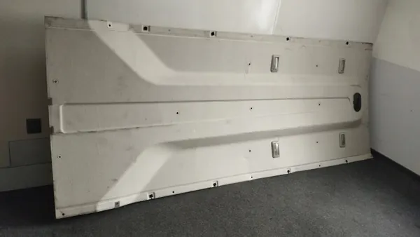 Traverse arrière OEM PODSUFTKA TYLNA L3H2 image 2