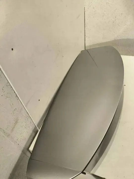 Lexus RX Kofferraumspoiler OEM 7687148110 - Gebraucht image 2