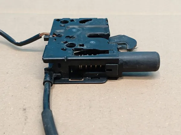 AUDI RSQ3 Q3 83A II Motorhuvudslås Höger Vänster OEM 83A823509 image 5