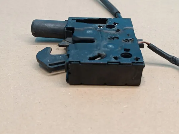 AUDI RSQ3 Q3 83A II Motorhuvudslås Höger Vänster OEM 83A823509 image 7