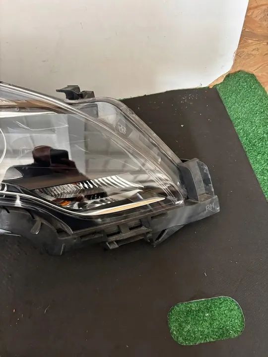 Etupäät Opel Zafira C Halogeeni OEM image 7