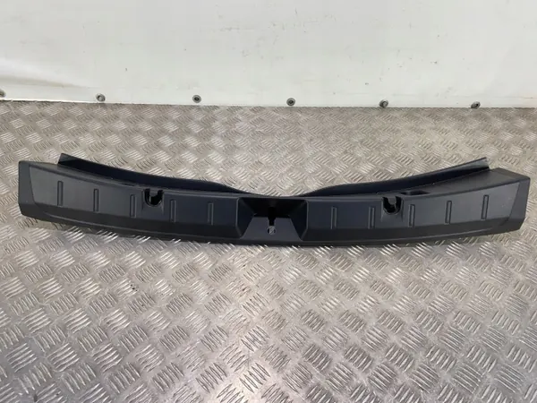 Subaru XV II Tavaratilan kynnyssuoja OEM 94046FL010 image 2