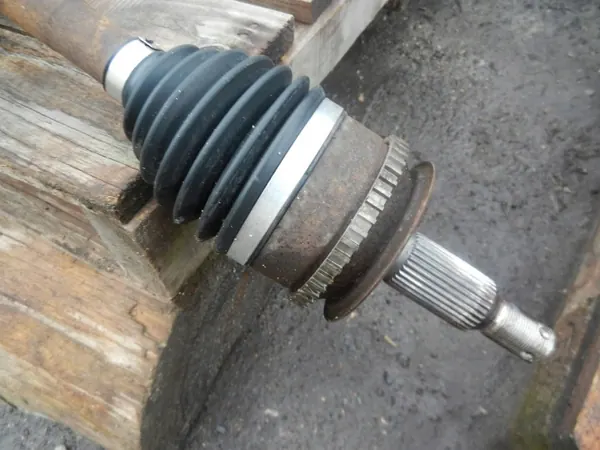 Muelle trasero OEM części L200 Fullback - Usado image 3