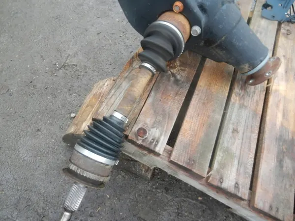 Muelle trasero OEM części L200 Fullback - Usado image 4