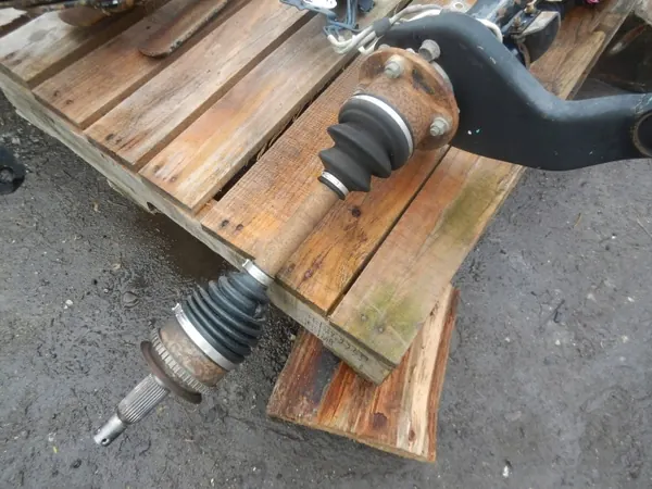 Muelle trasero OEM części L200 Fullback - Usado image 5