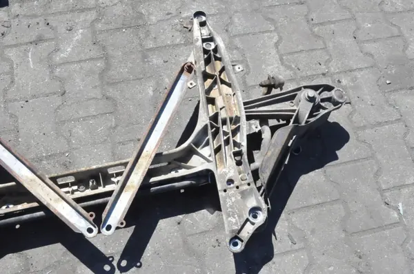 Braço suspensão dianteira Porsche 997341101 - Usado image 10