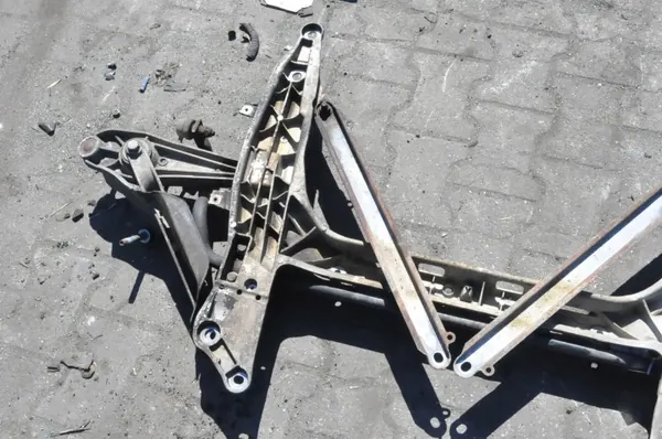 Braço suspensão dianteira Porsche 997341101 - Usado image 4