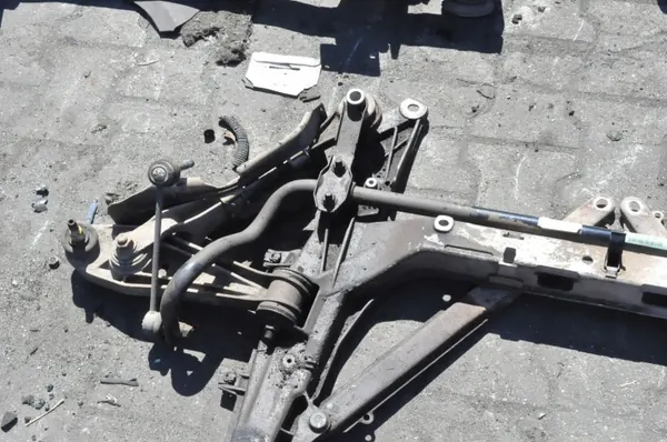 Braço suspensão dianteira Porsche 997341101 - Usado image 8