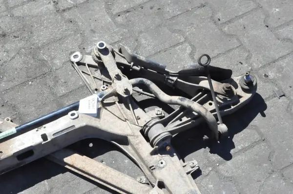Braço suspensão dianteira Porsche 997341101 - Usado image 9