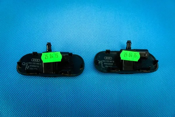 Audi Q5 SQ5 Ruitensproeiers 8R0955987B 8R0955988B image 3