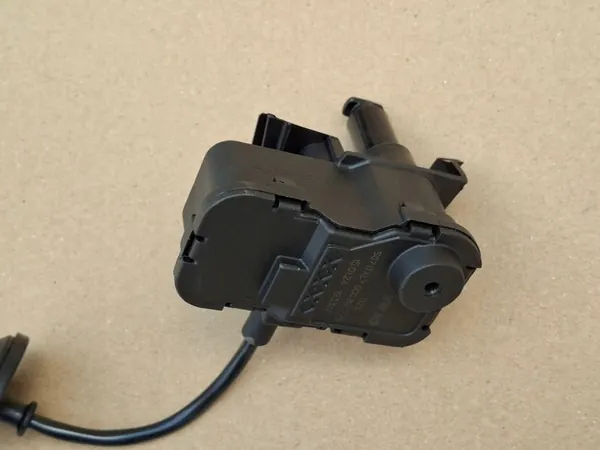 VW Audi Bränslelock Aktuator image 3