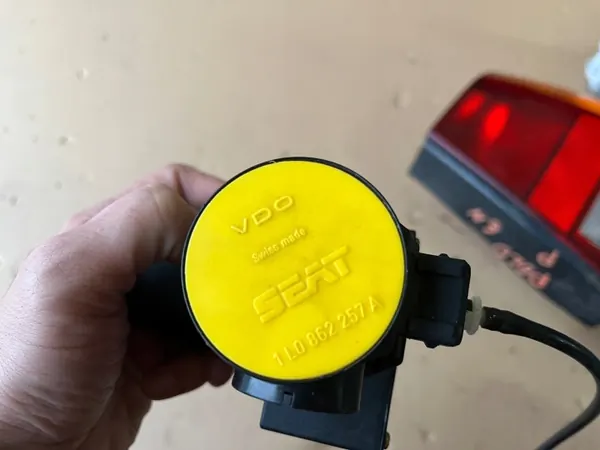 Bomba de fecho central VDO OEM 1L0862257A VW Polo image 4