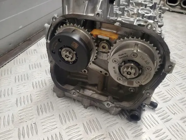 Culata Audi Q7 4M OEM 06M103470H Lado Derecho image 4