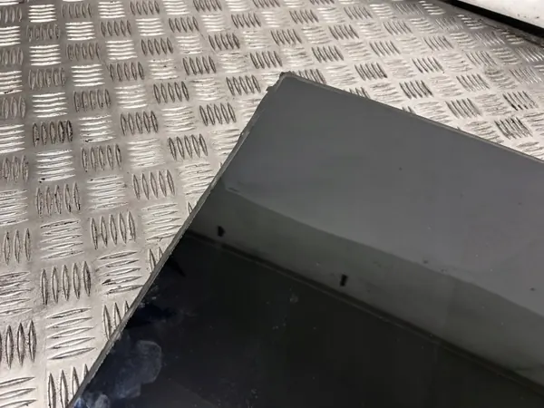 Tesla Model X Schiebedachglas rechte Seite OEM 103490300M image 3