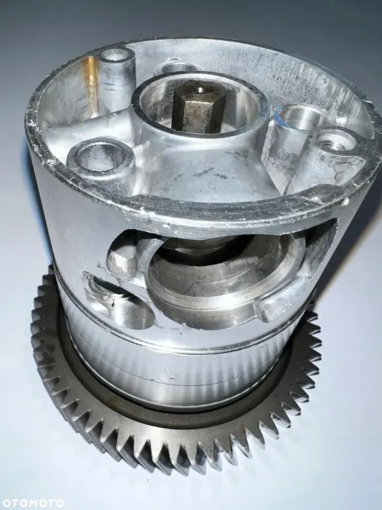 Bomba de aceite Mercedes OM651 OEM 6511811801 Usado image 3