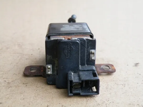 Nissan Maxima QX A32 bakluckeaktuator OEM image 5