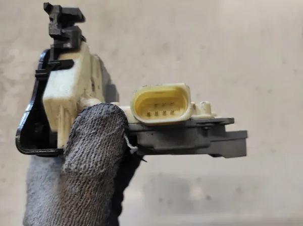 AUDI Q7 4L 05- Rechte Vorderverriegelung 9PIN 3C1837016B image 4