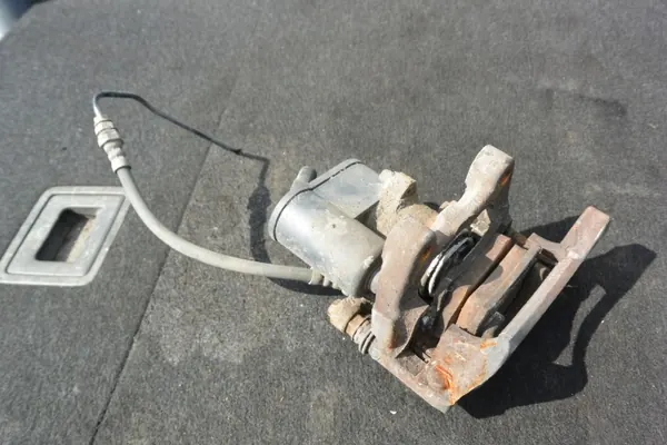 VW OEM Linker Hinterer Elektrischer Bremssattel - Passat B6 B7 CC image 5