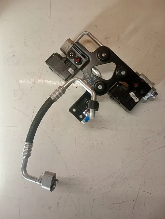 Ilmastointiventtiili Porsche Taycan 4S Audi Q5 4M0816702A image 5