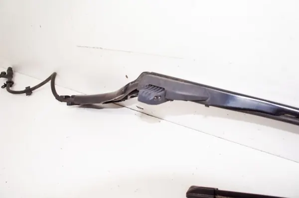 UW235 Volvo XC40 T3 Linker Ruitenwisser image 4