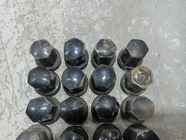 Jeu d'écrous de roue PORSCHE 968 OEM - État utilisé image 3
