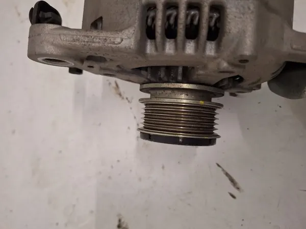 Vaihtovirtageneraattori HYUNDAI i30 II KIA PRO CEED II 1.6 1.7 CRDI 37300-2A700 image 2