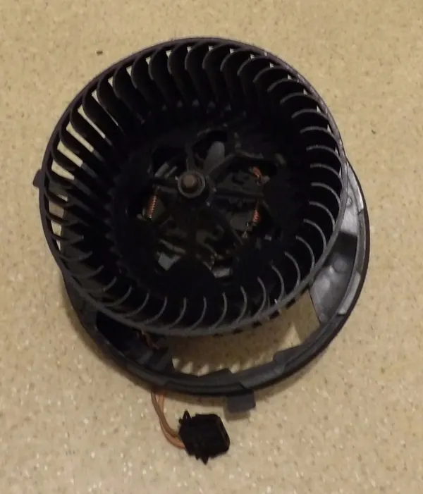 Ventilador de aquecimento VW Passat B6 3C1820015J image 4
