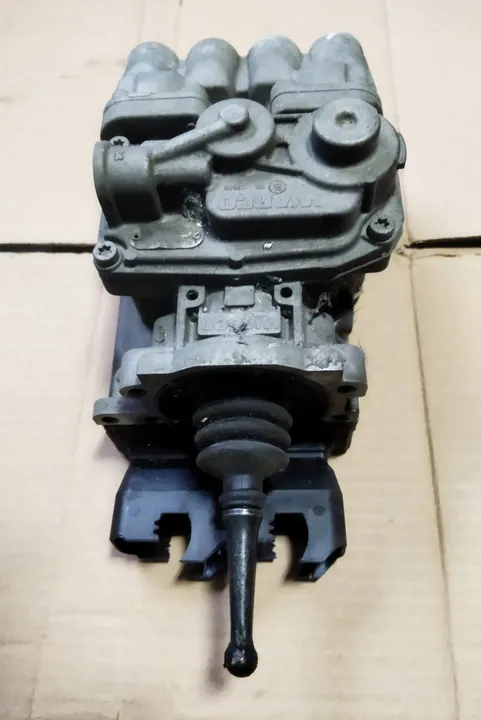 Vanne de frein EBS MAN TGM TGS TGX Lift 81521306311 image 1