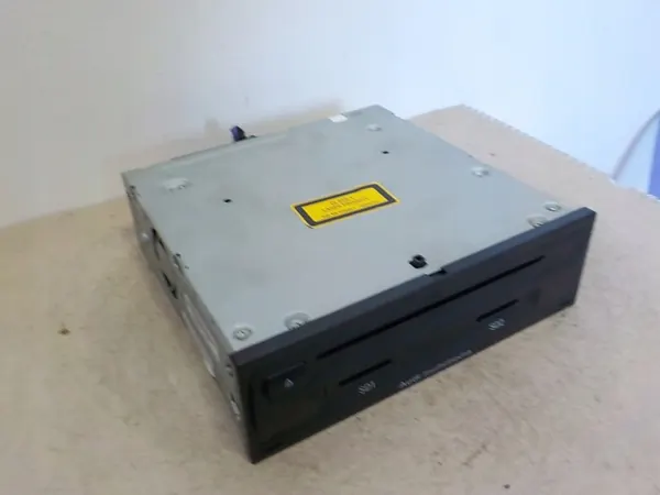 Audi A6 C6 MMI SD-Kartenleser OEM 4E0035652A image 4