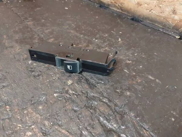 Linker Fensterheber BMW 3 E46 8381511 image 2