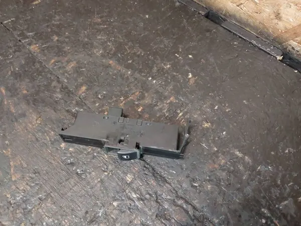 Linker Fensterheber BMW 3 E46 8381511 image 4