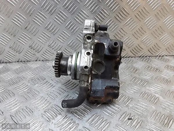 Brandstofpomp Mercedes E W212 2011 a6420701201 image 2