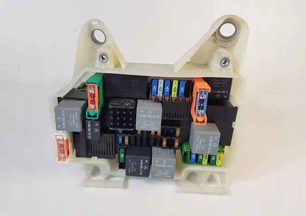 Caja de fusibles MERCEDES-BENZ GLC (X253, C253) A0009822923 image 2