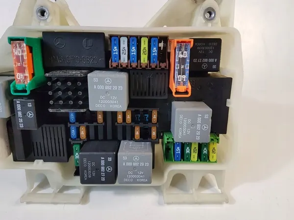 Caja de fusibles MERCEDES-BENZ GLC (X253, C253) A0009822923 image 4