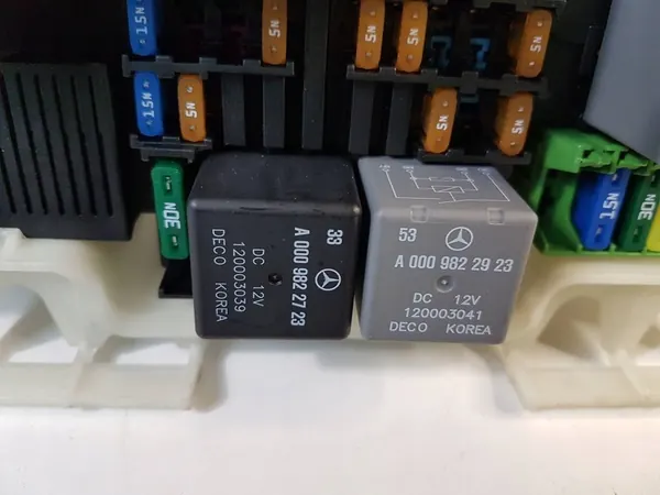 Caja de fusibles MERCEDES-BENZ GLC (X253, C253) A0009822923 image 7