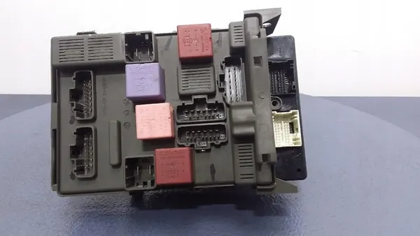 RENAULT LAGUNA II 2.0B Caixa de Fusíveis 8200607608 image 4